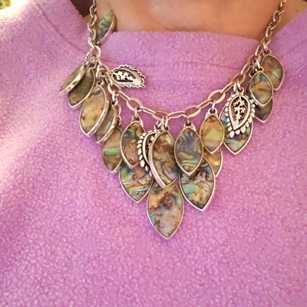 Reversible statement necklace